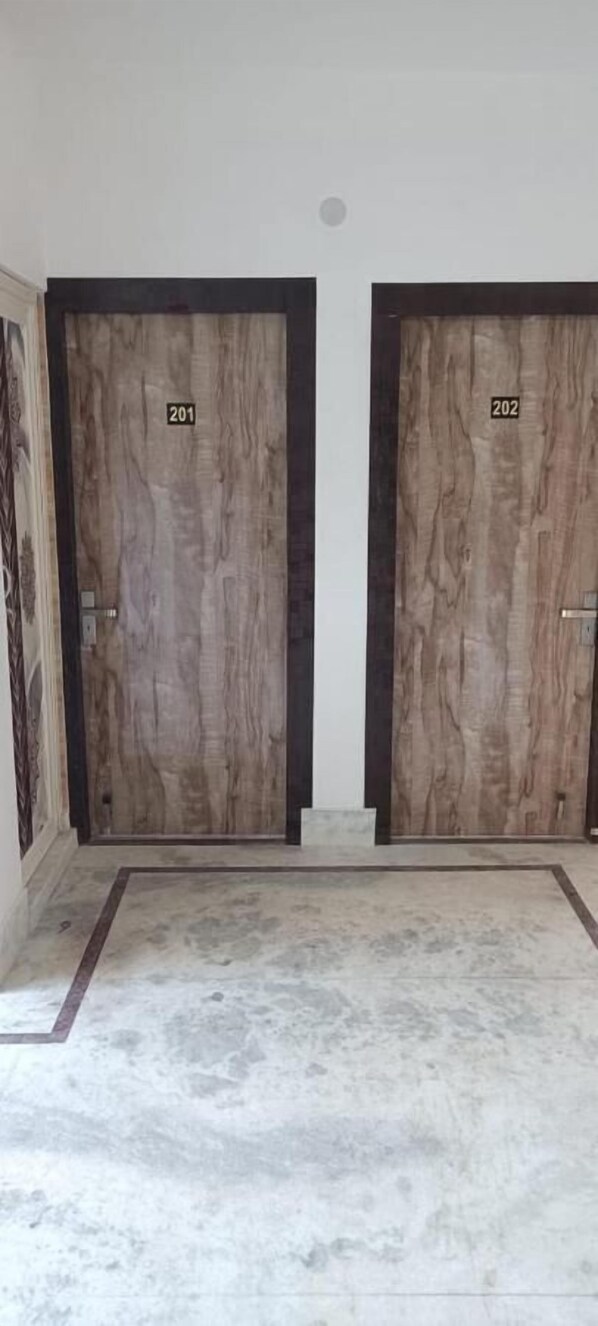 Interior entrance - Regencyy Guest House (Kolkata)