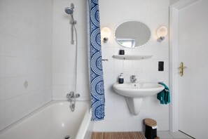 Een douche, handdoeken