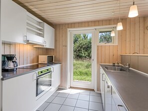 Fridge, microwave, dishwasher, cookware/dishes/utensils
