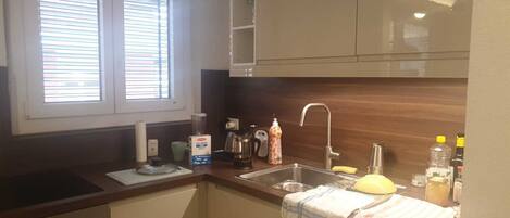 Geladeira, fogão, cooktop, lava-louças