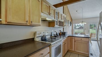 Fridge, microwave, dishwasher, coffee/tea maker