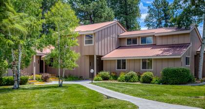 Cozy Uptown Condo. Close to Amenities!