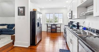Luxury and Large 3BD | By Streetcar + Dining