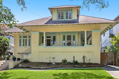 Prime Location and Luxury | 3br Streetcar + Dining