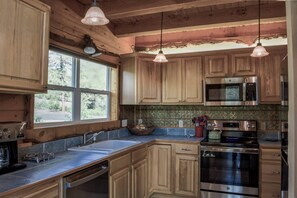 Geladeira, micro-ondas, lava-louças, cafeteira/chaleira