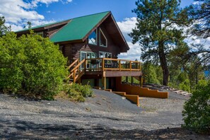 Exterior - Cabin on the Rocks: 7 Acres, Hot Tub, Stunning Views, 4.5 miles to Pagosa Springs & Wolf Creek Ski! (Pagosa Springs)