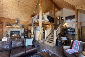 Smart TV, fireplace - Cabin on the Rocks: 7 Acres, Hot Tub, Stunning Views, 4.5 miles to Pagosa Springs & Wolf Creek Ski! (Pagosa Springs)