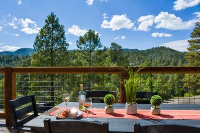 Cabin on the Rocks: 7 Acres, Hot Tub, Stunning Views, 4.5 miles to Pagosa Springs & Wolf Creek Ski!