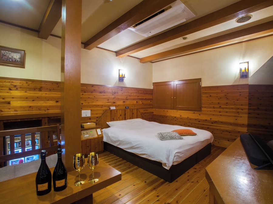 Chambre Simple, 1 très grand lit, fumeur