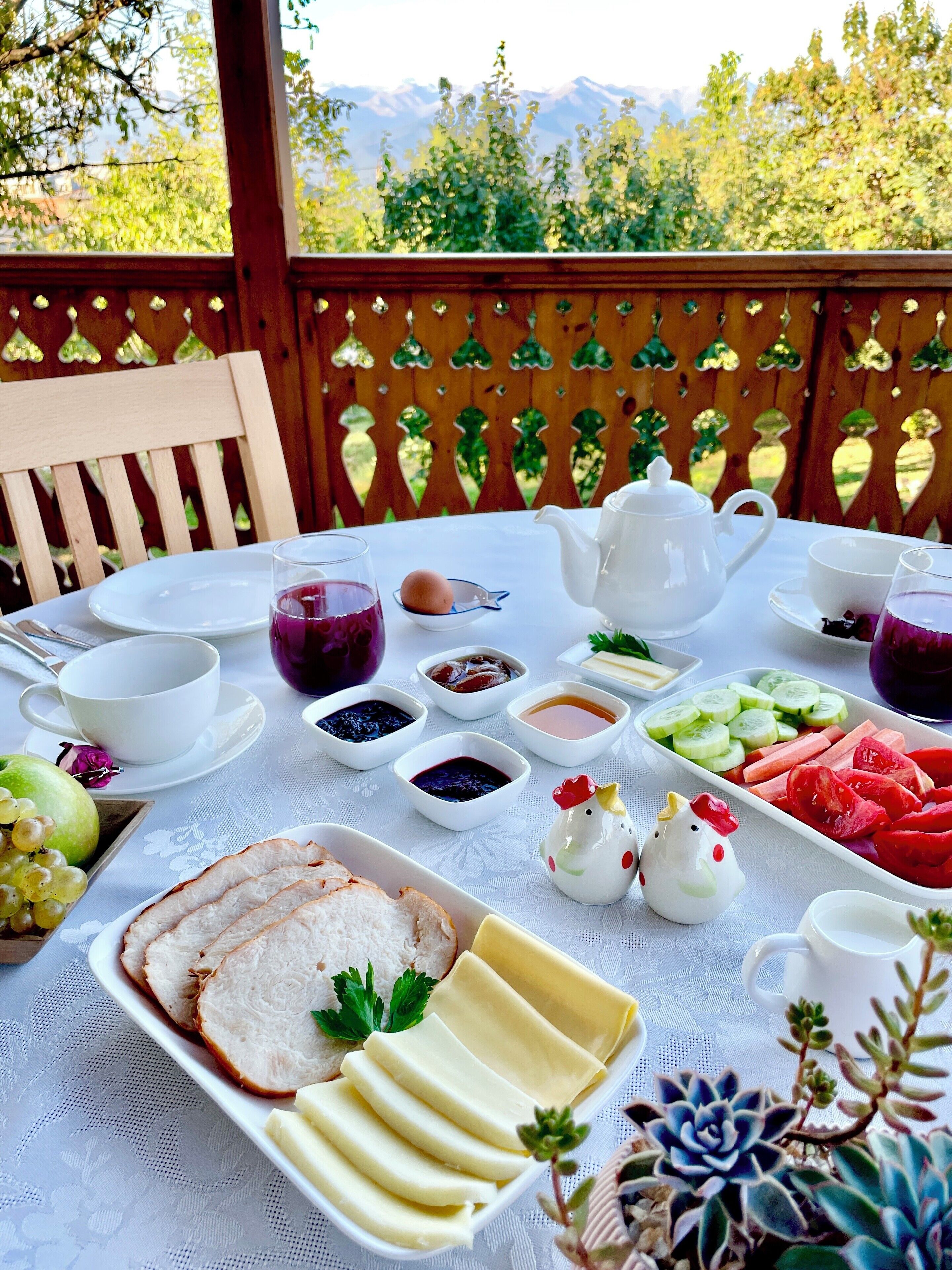 Daily continental breakfast (USD 20 per person)