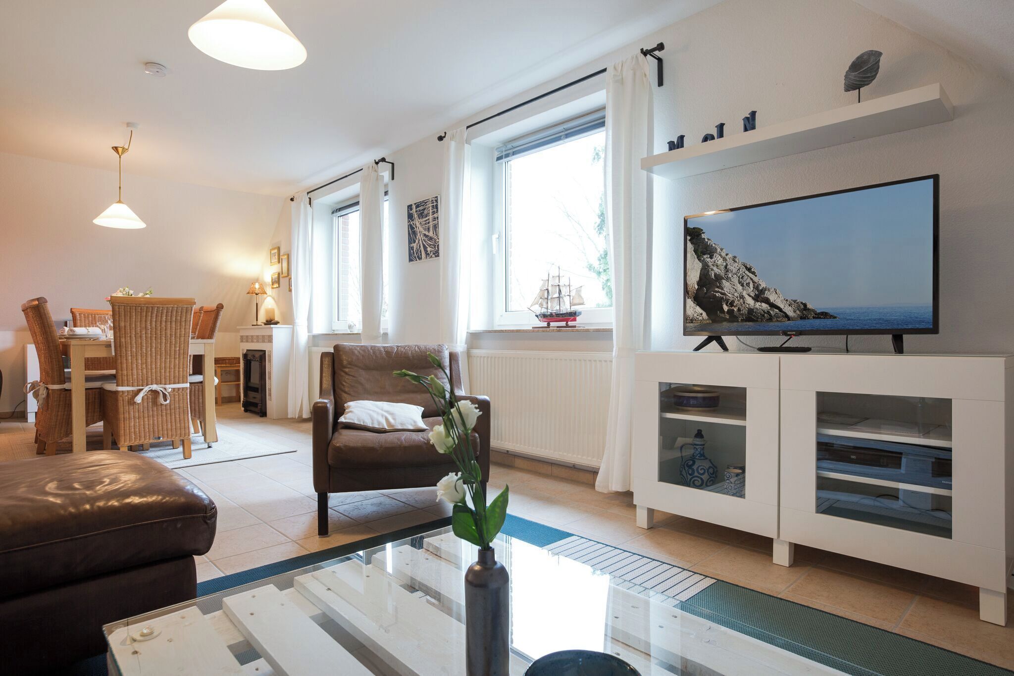 TV, peis, DVD-spiller og stereoanlegg