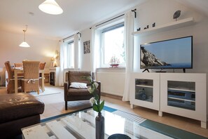 TV, fireplace, DVD player, stereo