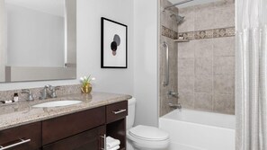Shower, hair dryer, towels - 2-Bd. Villa at Marriott's Grand Chateau: Space, Comfort & Near Vegas Strip (Las Vegas)