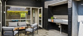 "Gloria" - 500m from the sea by Interhome