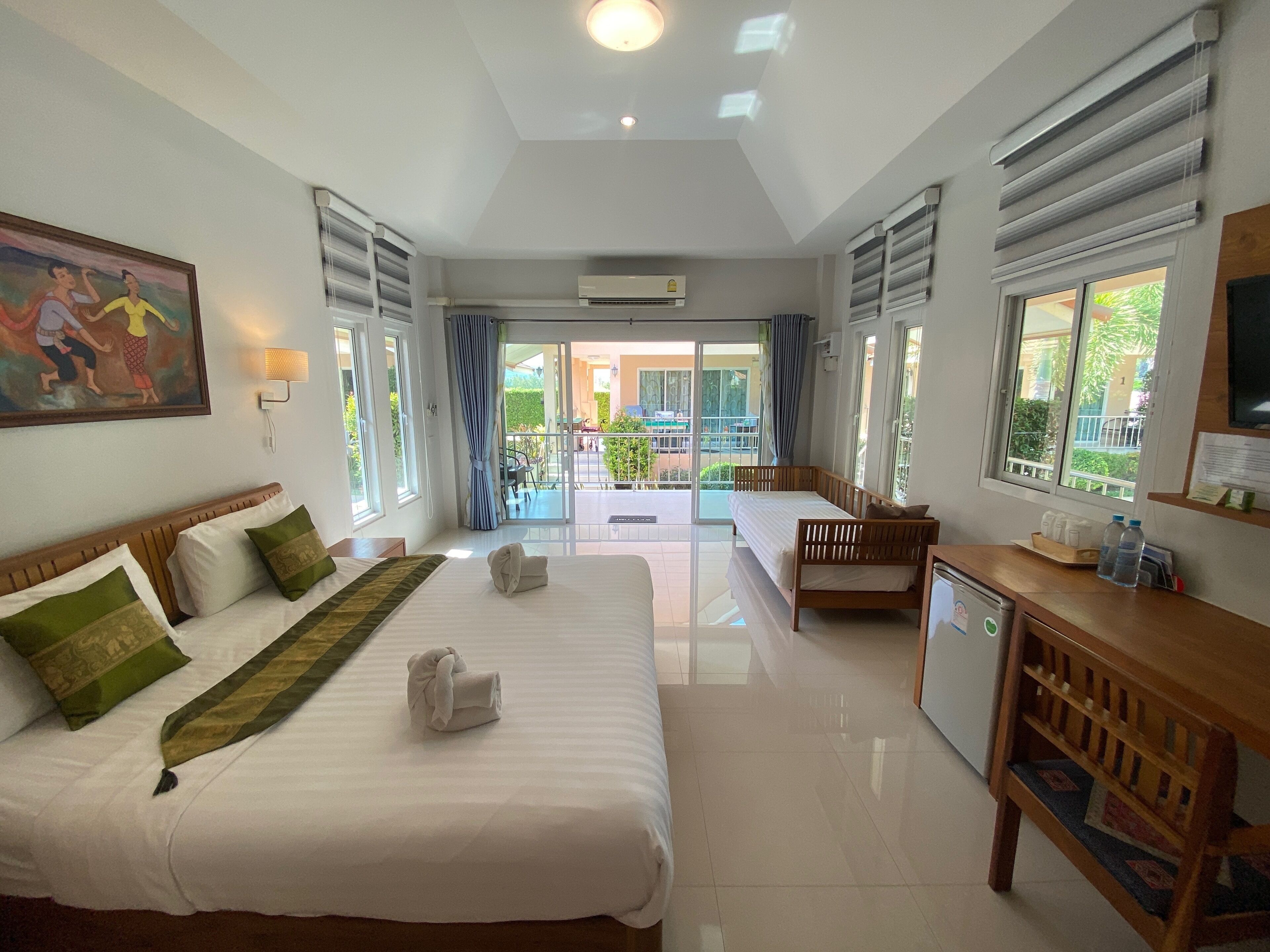 Bungalow - handicapvenligt | Pengeskab på værelset, skrivebord, lydisolering, gratis Wi-Fi