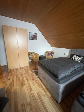 3 habitaciones, tabla de planchar con plancha y wifi gratis 