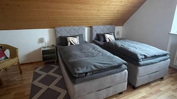 3 bedrooms, iron/ironing board, free WiFi, bed sheets