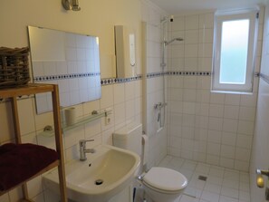 Douche, serviettes fournies