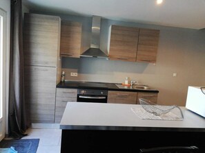 Mikrovågsugn, ugn, spishäll och diskmaskin