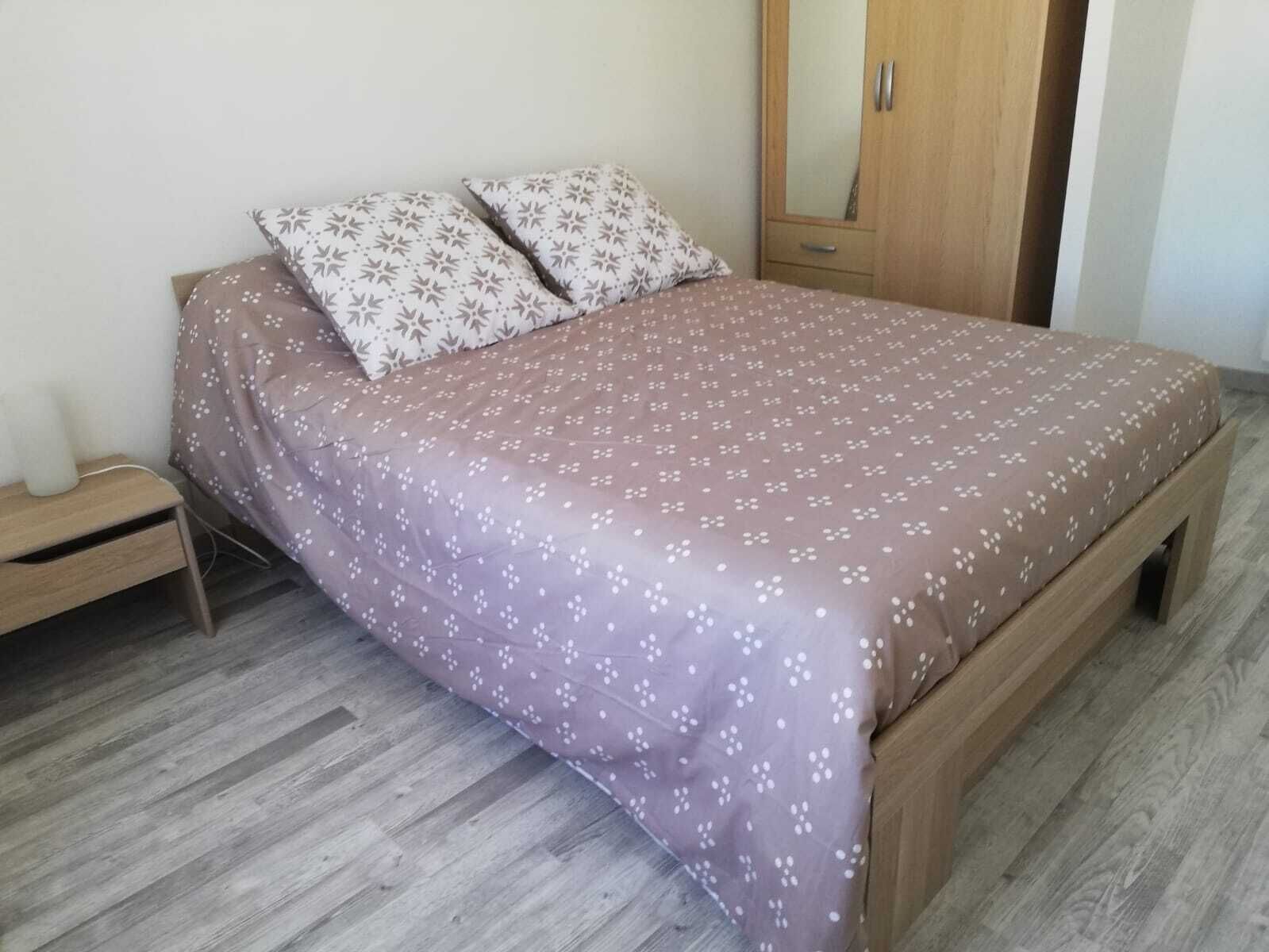 2 chambres, fer et planche à repasser, Wi-Fi, draps fournis