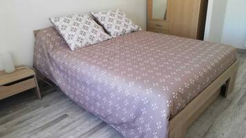 2 chambres, fer et planche Ă repasser, Wi-Fi, draps fournis
