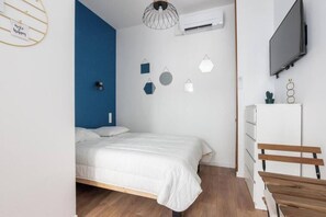 Iron/ironing board, WiFi, bed sheets