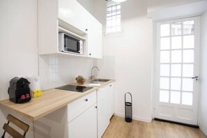 Kühlschrank, Kochgeschirr/Geschirr/Besteck