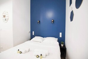 Iron/ironing board, WiFi, bed sheets - ParisConciergerie - Nice studio near Eiffel Tower (Paris)
