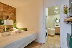 1 bedroom, iron/ironing board, WiFi, bed sheets - Love room - Jacuzzi ambiance Zen (Paris)