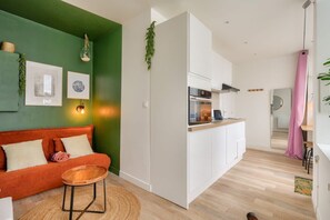 TV, offices - Love room - Jacuzzi ambiance Zen (Paris)