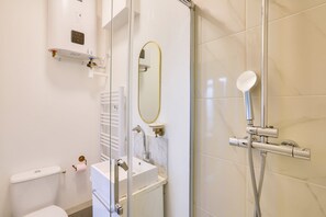 Shower, hair dryer, shampoo