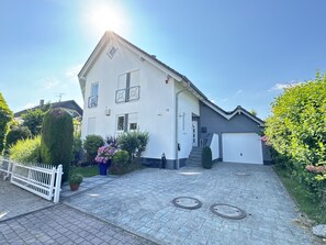 Exterior - Holiday Apartment 'High-Quality Holiday Apartment Ötigheim' with Shared Garden, Wi-Fi and Air Conditioning (Ötigheim)