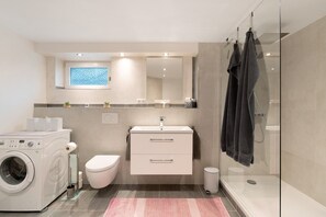 Shower, hair dryer, towels - Quiet, Modern Holiday Apartment in Ötigheim with Wi-Fi and Air Conditioning (Ötigheim)