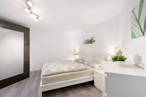 1 chambre, fer et planche à repasser, accès au Wi-Fi (inclus)