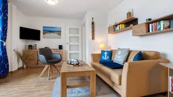 Fernseher, Tischtennisplatte, Stereoanlage