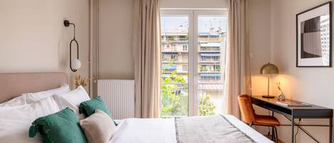 2 soverom, skrivebord, strykejern/-brett og wi-fi (inkludert)