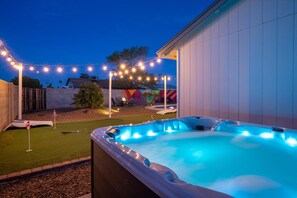 Terrace/patio - Chandler Charm! Pool & Hot Tub | Putt Putt | Games (Chandler)