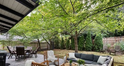 Spacious SW Portland 4BR/3BA | 2 King Suites | 15min to Downtown | Groups of 8