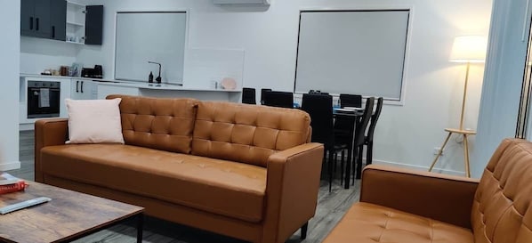 Living area - BayWater Retreat@BaySide/Cleveland/Brisbne/GoldCst (Cleveland)
