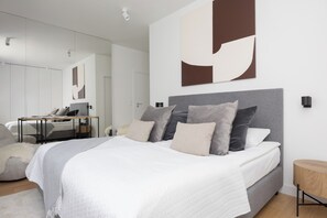 Apartamento, 4 quartos, 2 banheiros | 4 quartos, escrivaninha, espaço de trabalho para notebook, roupa de cama