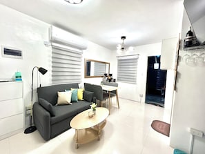 Living area - Cozy 2-bedroom townhouse bacolod @Nyssa’s Crib (Bacolod)