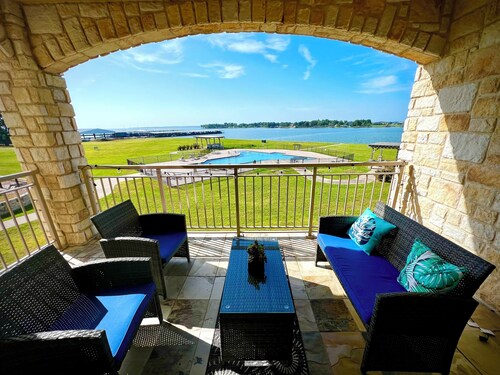 Lakeshore Escape Pool, Lake, Pool Table, Arcade Machine 2 KING BEDS, sleeps 8