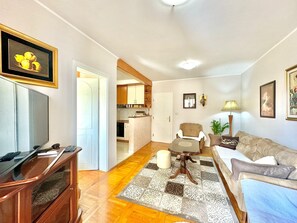 ファミリー アパートメント | リビング エリア