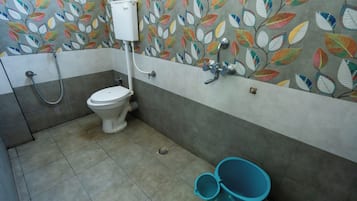 Regadera, regadera tipo lluvia, amenidades de baño gratuitas, toallas