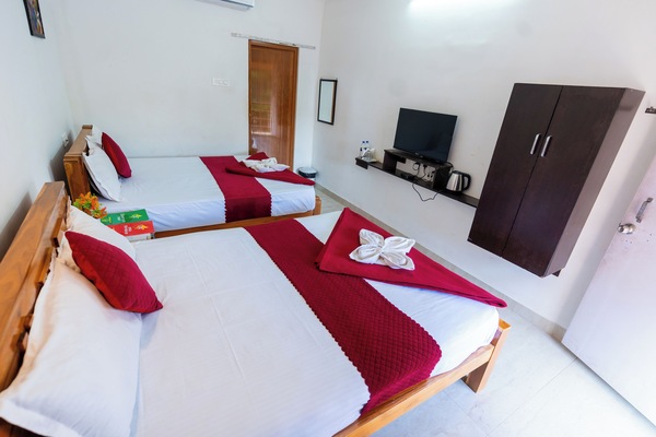Hypo-allergenic bedding, desk, soundproofing, free WiFi