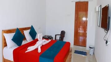 Double Room | Hypo-allergenic bedding, desk, soundproofing, free WiFi