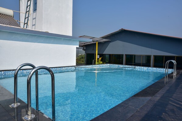 Indoor pool - Hotel Baga Stays By Coral (Calangute)