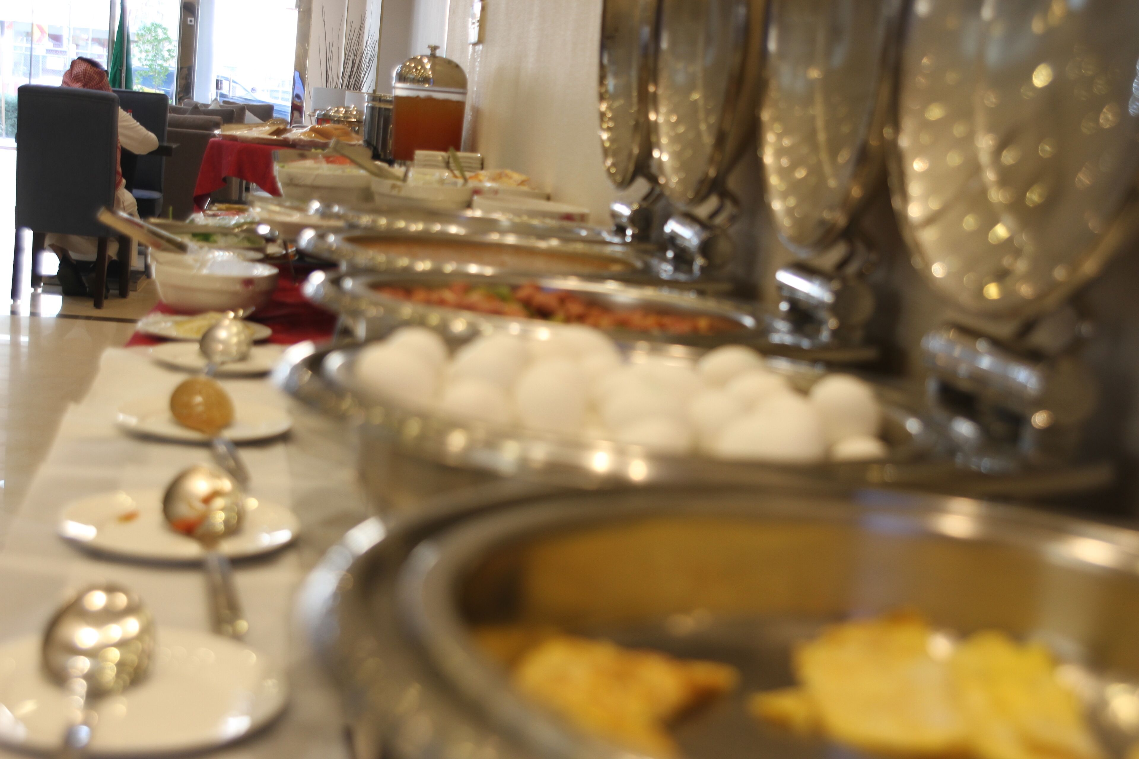 Café da manhã com buffet grátis todos os dias