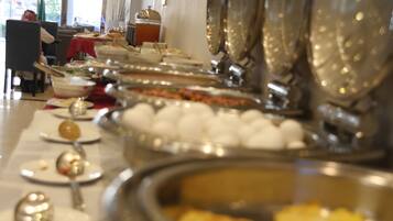 Free daily buffet breakfast