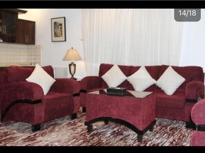 Executive-sviitti | Oleskelualue | 40–tuumainen äly-TV, jossa kaapelikanavat